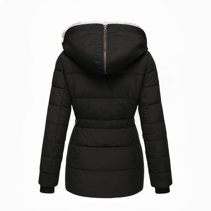 Manteau d’hiver noir à capuche avec fourrure, fermeture zippée centrale et poches latérales