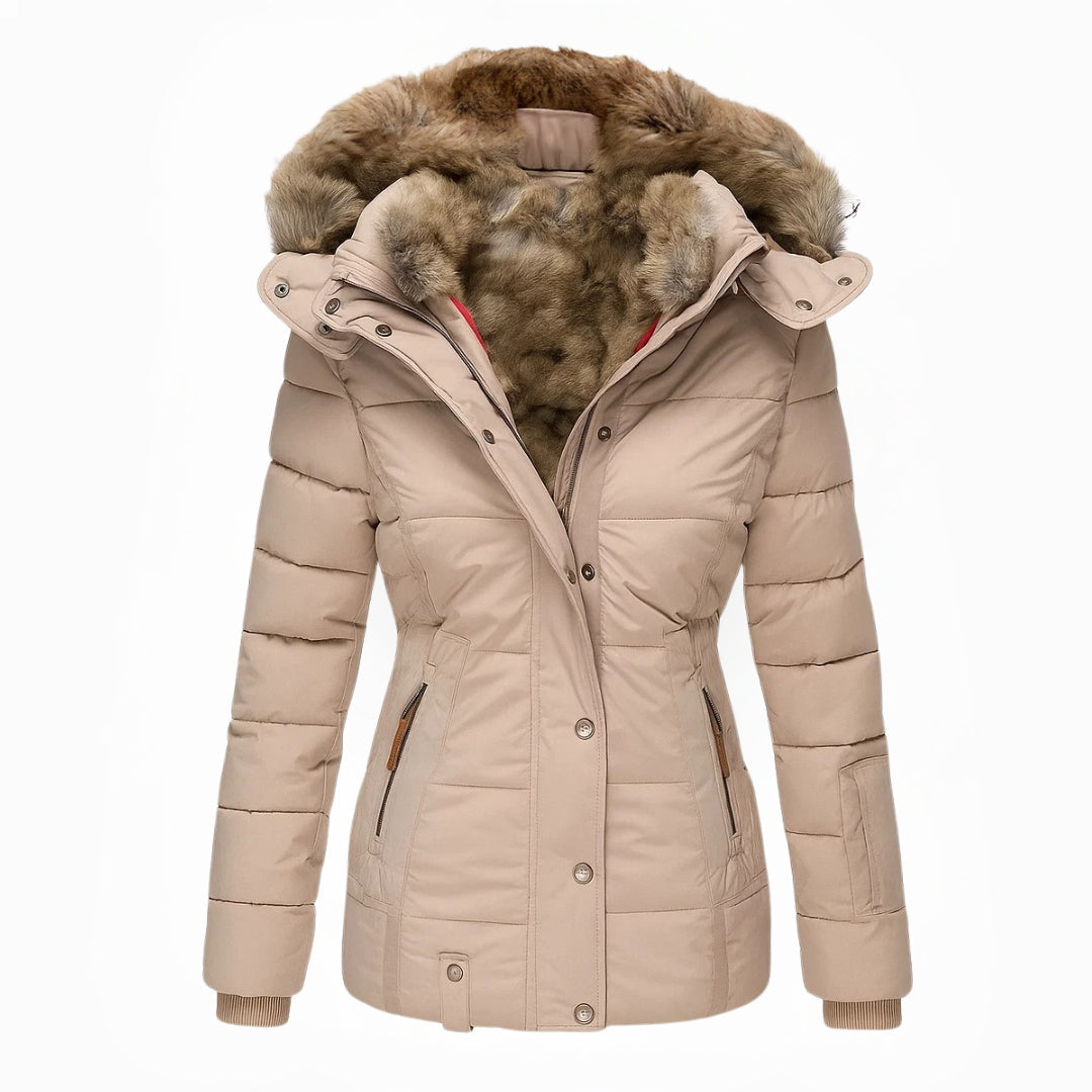 Manteau d’hiver beige à capuche doublée en fausse fourrure, fermeture boutonnée et poches zippées