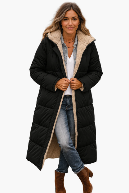 Manteau long matelassé noir, col doublé beige en fausse fourrure, coupe droite.