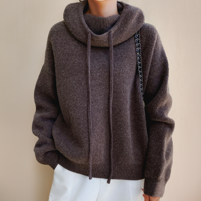 Pull en laine Cloe à capuche, marron foncé chiné, cordons et poignets côtelés.