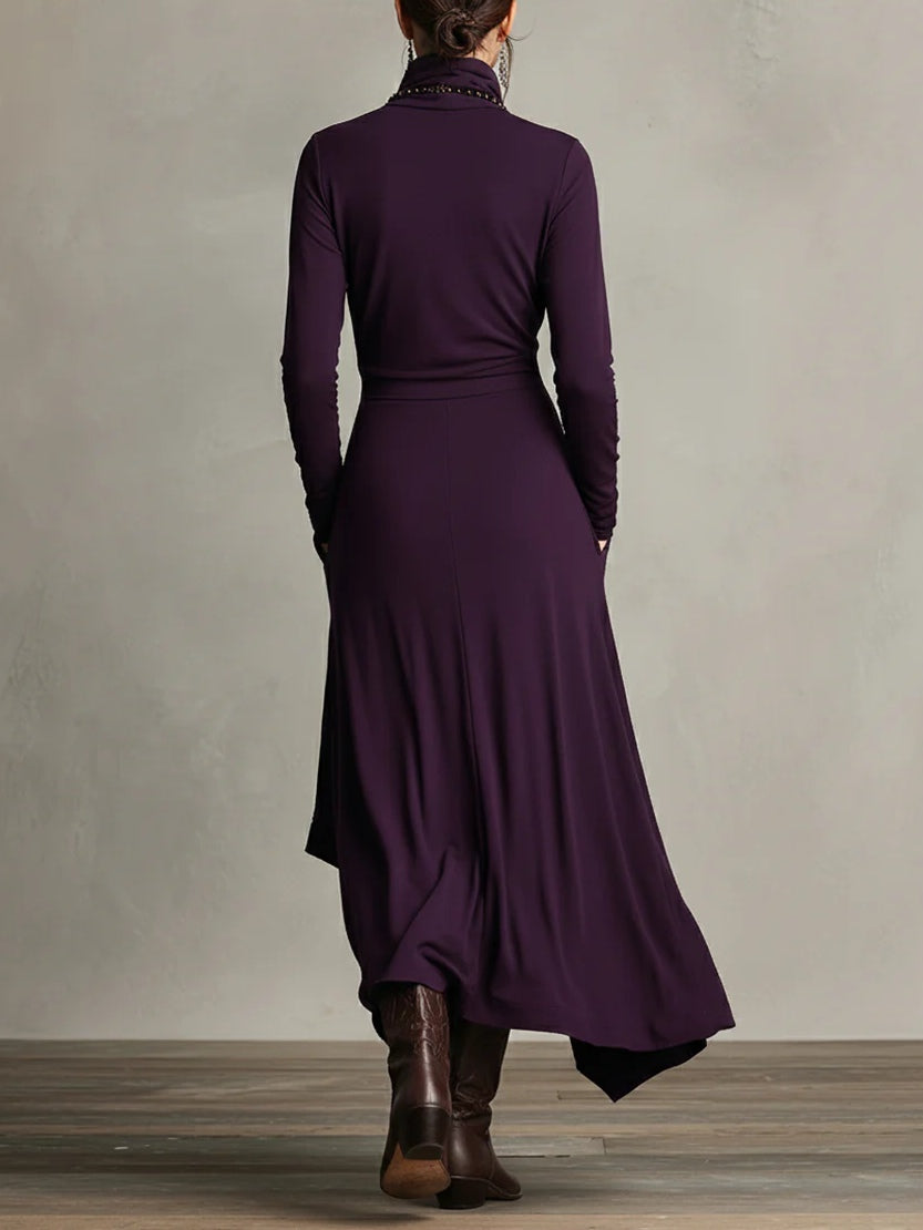 Robe en laine violette vue de dos, col montant, manches longues, tombé fluide