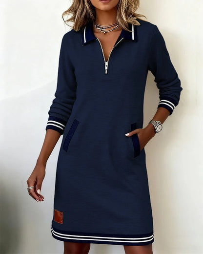 Robe bleu marine manches longues, col polo contrasté, fermeture éclair et patte