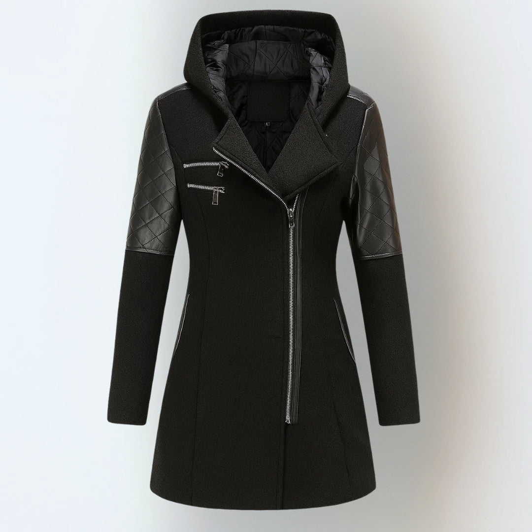 Manteau d’hiver noir, capuche doublée, manches matelassées effet cuir, fermeture zippée.