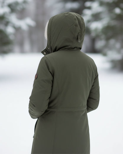 Parka réversible verte, vue de dos : capuche, couture verticale, poches, fermeture centrale.