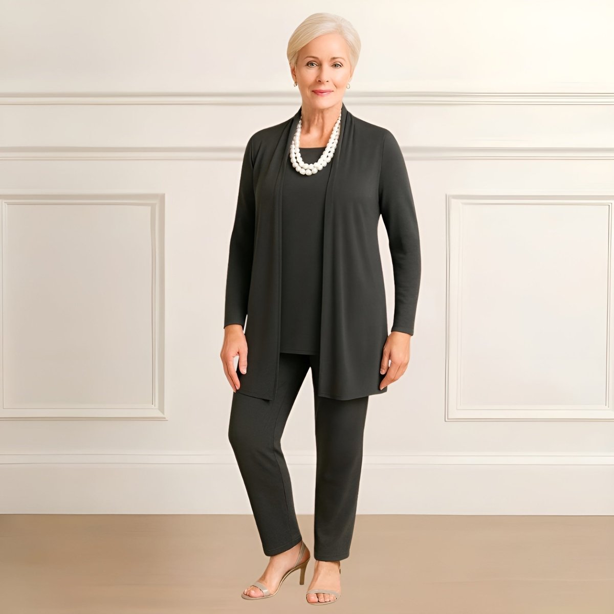 Ensemble 3 pièces noir : veste à revers, haut manches longues, pantalon ajusté