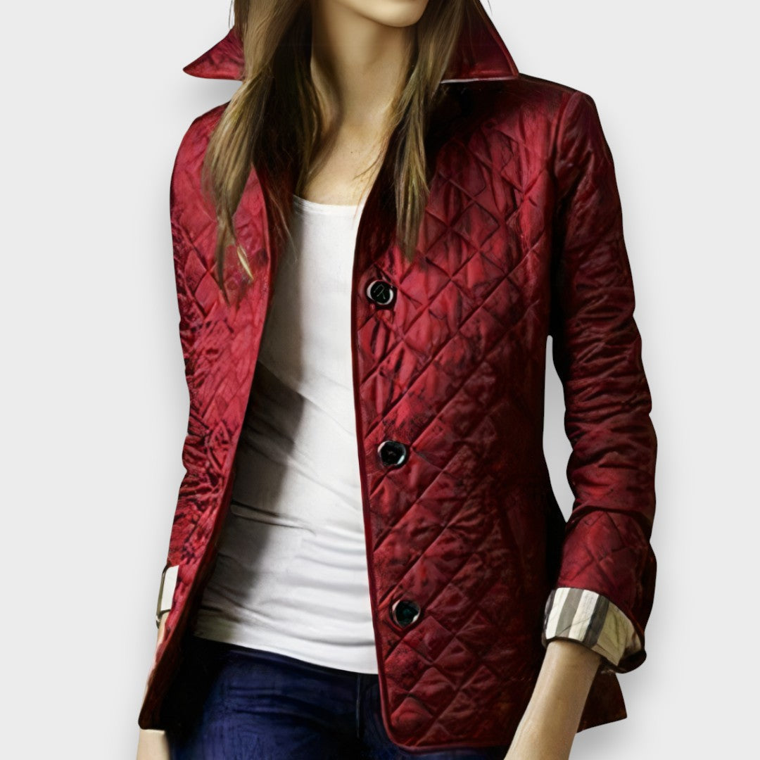 Manteau d’hiver matelassé rouge bordeaux, col et 4 boutons.