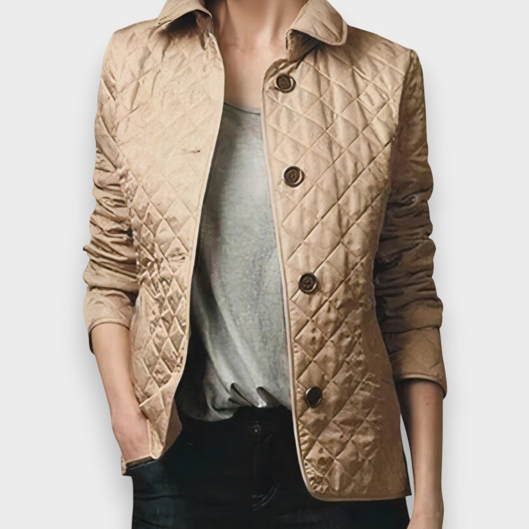 Manteau d’hiver matelassé beige, col et 4 boutons.