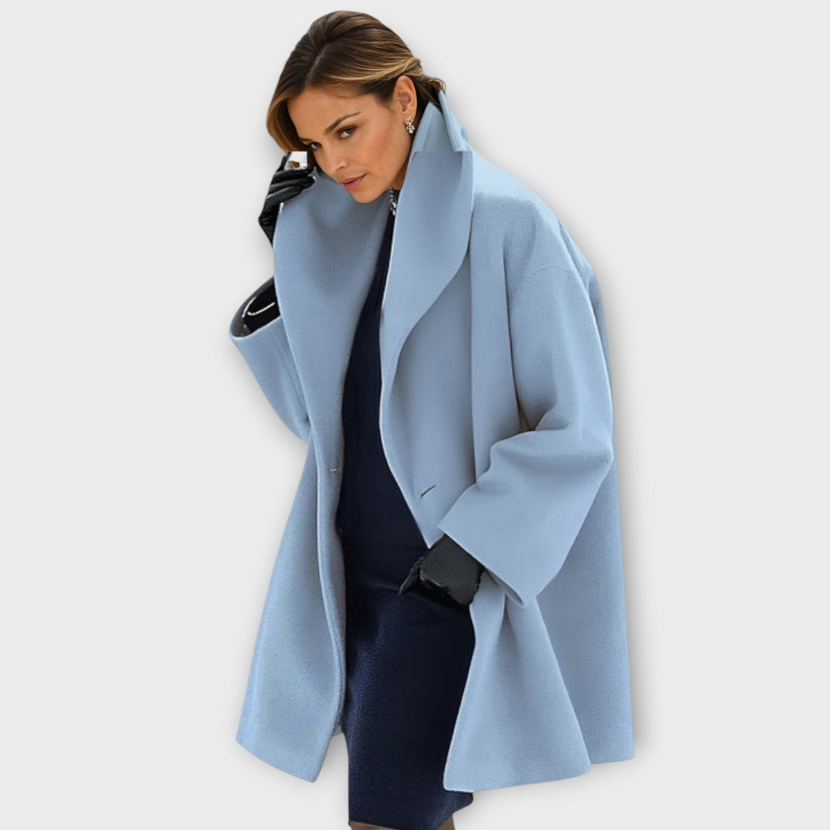 Manteau en laine Bianchi bleu clair, col châle, boutonnage, poches latérales.