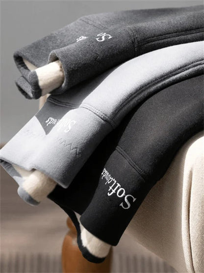 Legging d’hiver gris et noir, taille haute, couture visible au niveau de la cheville.