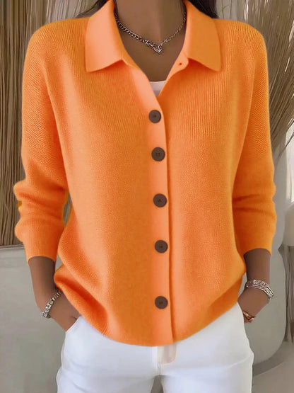 Chemisier en maille orange à col chemise et boutons sur le devant