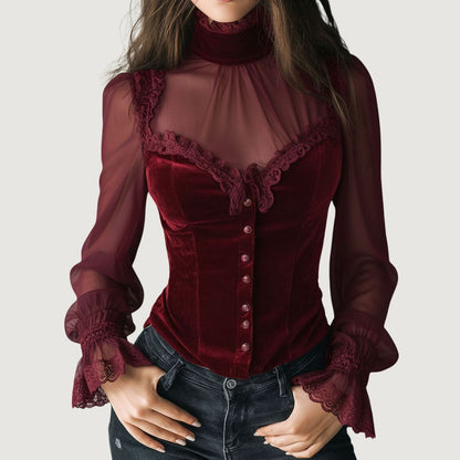 Blouse en dentelle Elvira bordeaux, boutonnée devant, dentelle aux poignets et au col.