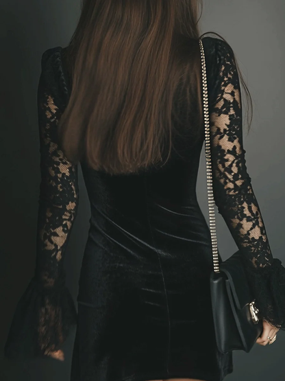 Robe noire en velours, vue de dos, manches en dentelle florale