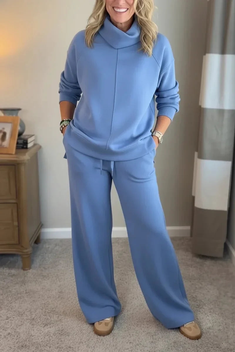Ensemble confortable bleu clair : haut à col montant et pantalon ample assorti