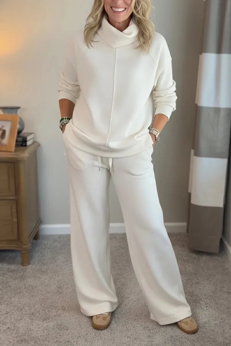 Ensemble confortable blanc cassé : haut à col montant et pantalon ample assorti