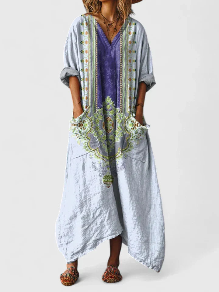 Robe ample blanche à liserés bleu-violet et motifs colorés, col en V, poches