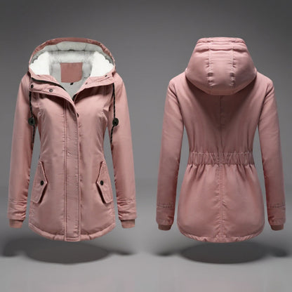 Manteau à capuche Amina rose, doublure sherpa, cordons noirs, poches à rabat.