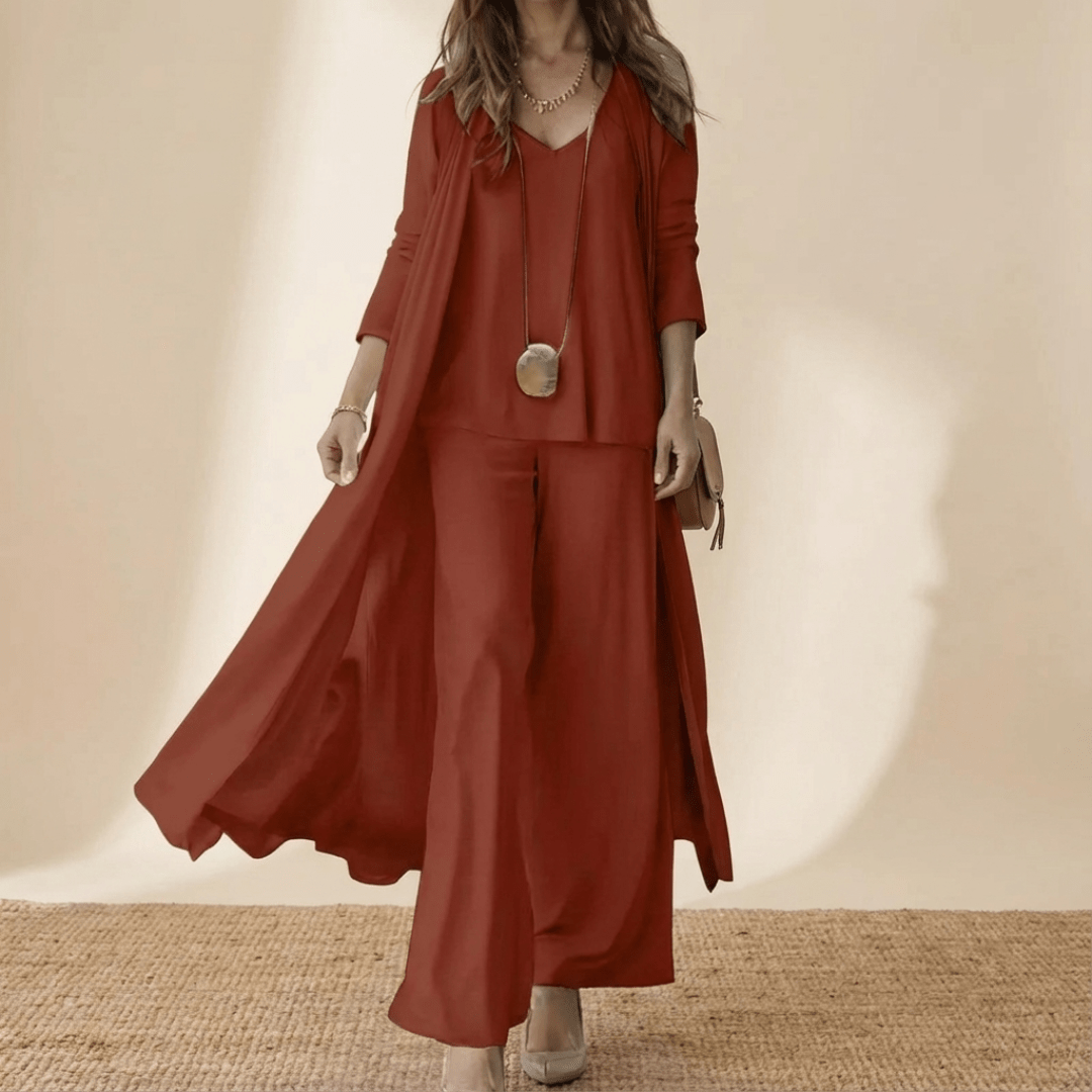 Ensemble 3 pièces bordeaux : tunique longue, veste ouverte et pantalon fluide.