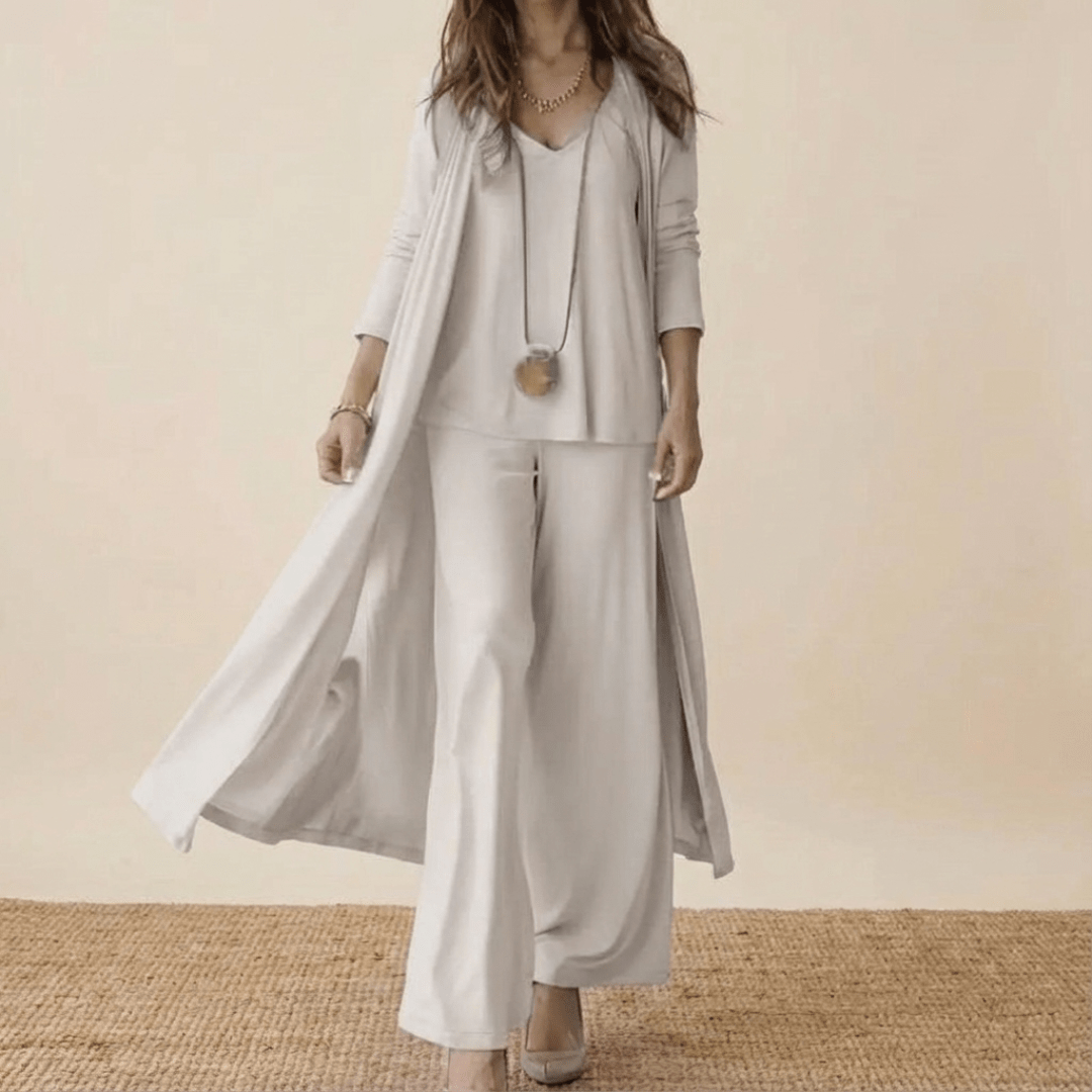 Ensemble 3 pièces blanc cassé : tunique longue, veste ouverte et pantalon fluide.
