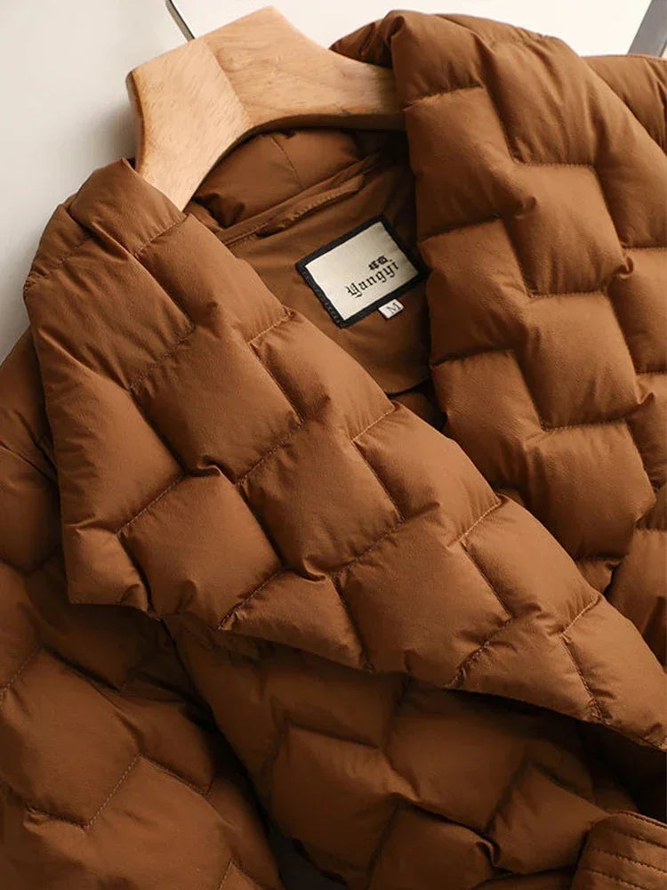 Veste d’hiver matelassée marron, col montant, rembourrage en losanges.