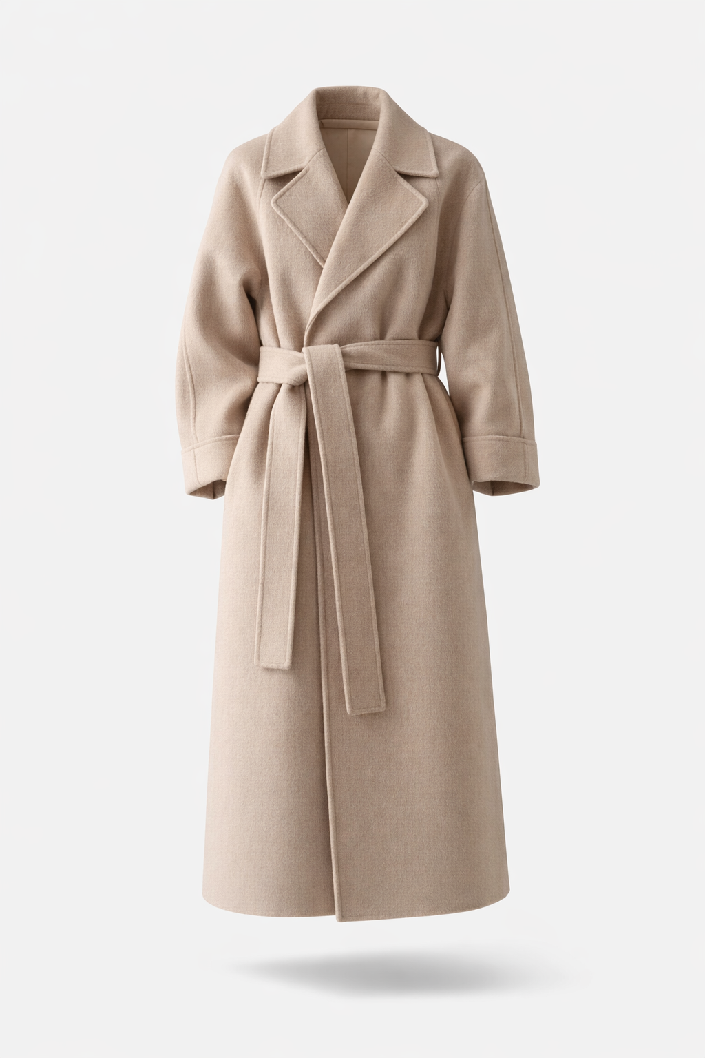 Manteau beige clair long à ceinture nouée, col à revers et fermeture centrale.