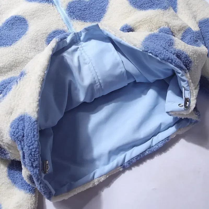 Veste réversible bleu clair : doublure lisse et col en sherpa à cœurs bleu