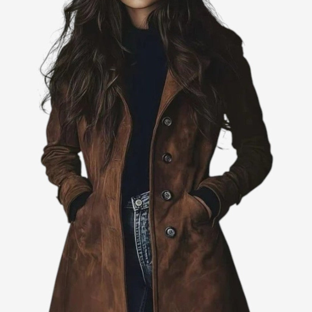 Manteau long marron à col tailleur, boutonnage double et poches latérales