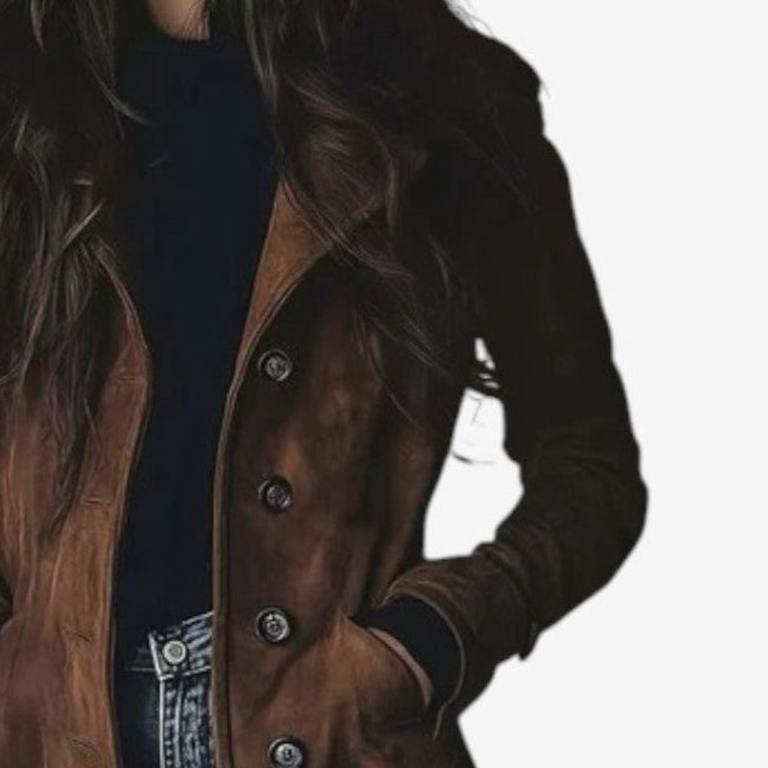 Manteau marron boutonné avec revers et texture suédée, manches longues