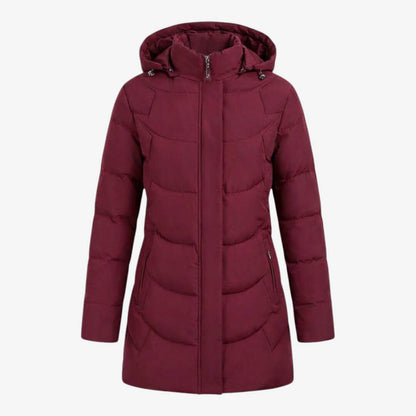 Manteau matelassé bordeaux à capuche, fermeture zippée au centre, vue de face.