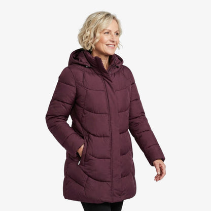 Manteau matelassé bordeaux à capuche, fermeture zippée, poches latérales, manches longues.