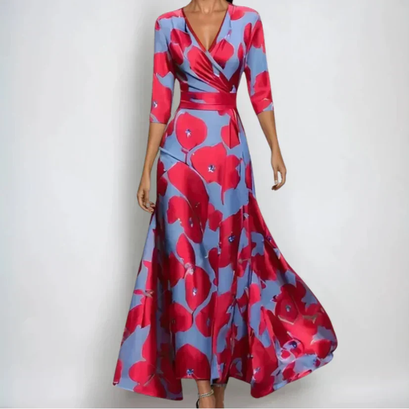 Robe évasée rouge à motif floral bleu, décolleté en V, manches trois-quarts.