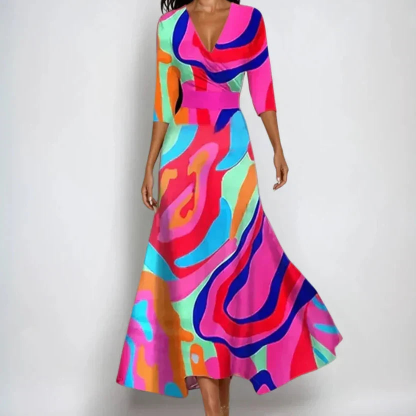 Robe évasée multicolore à motifs abstraits, décolleté en V, manches trois-quarts.