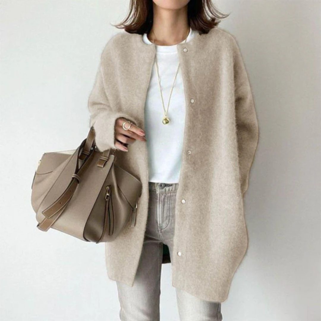 Gilet boutonné en maille douce beige sable, col rond, manches longues