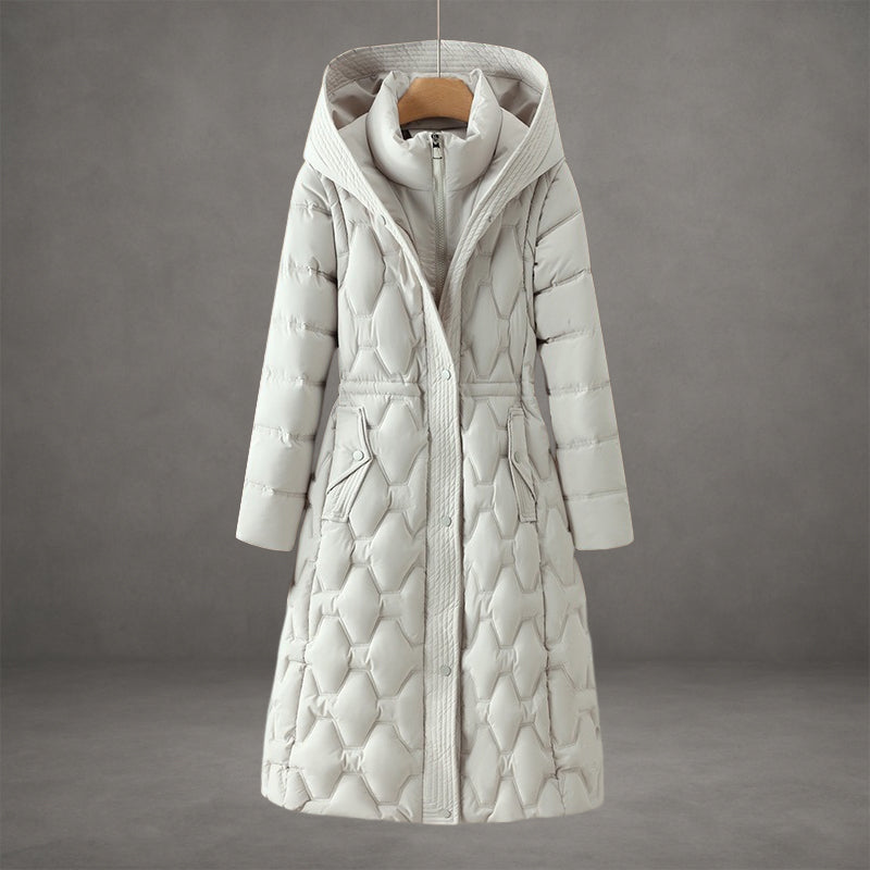 Manteau long imperméable blanc à capuche, fermeture boutonnée, poches plaquées.