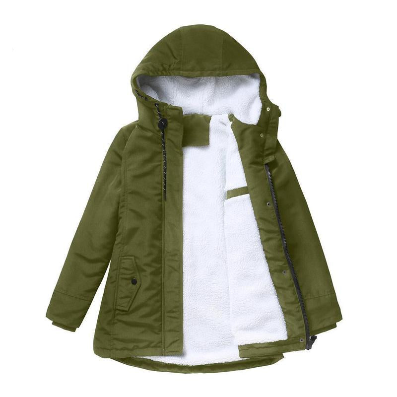Manteau d’hiver vert armée à capuche, doublure sherpa blanche, fermeture zippée.