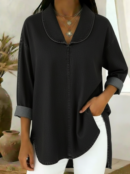 Chemise rétro noire, col rond, manches 3/4 retroussées, poche asymétrique sur le côté