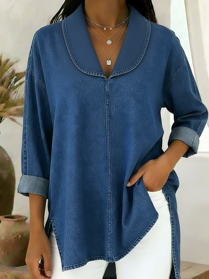Chemise rétro denim bleu, col rond, ourlet fendu sur le côté, poche asymétrique