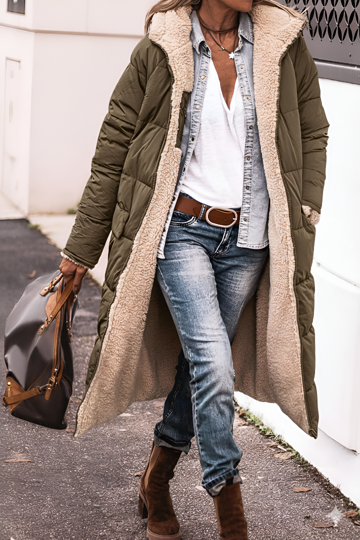 Manteau long réversible olive, fausse fourrure beige à l’intérieur, capuche.
