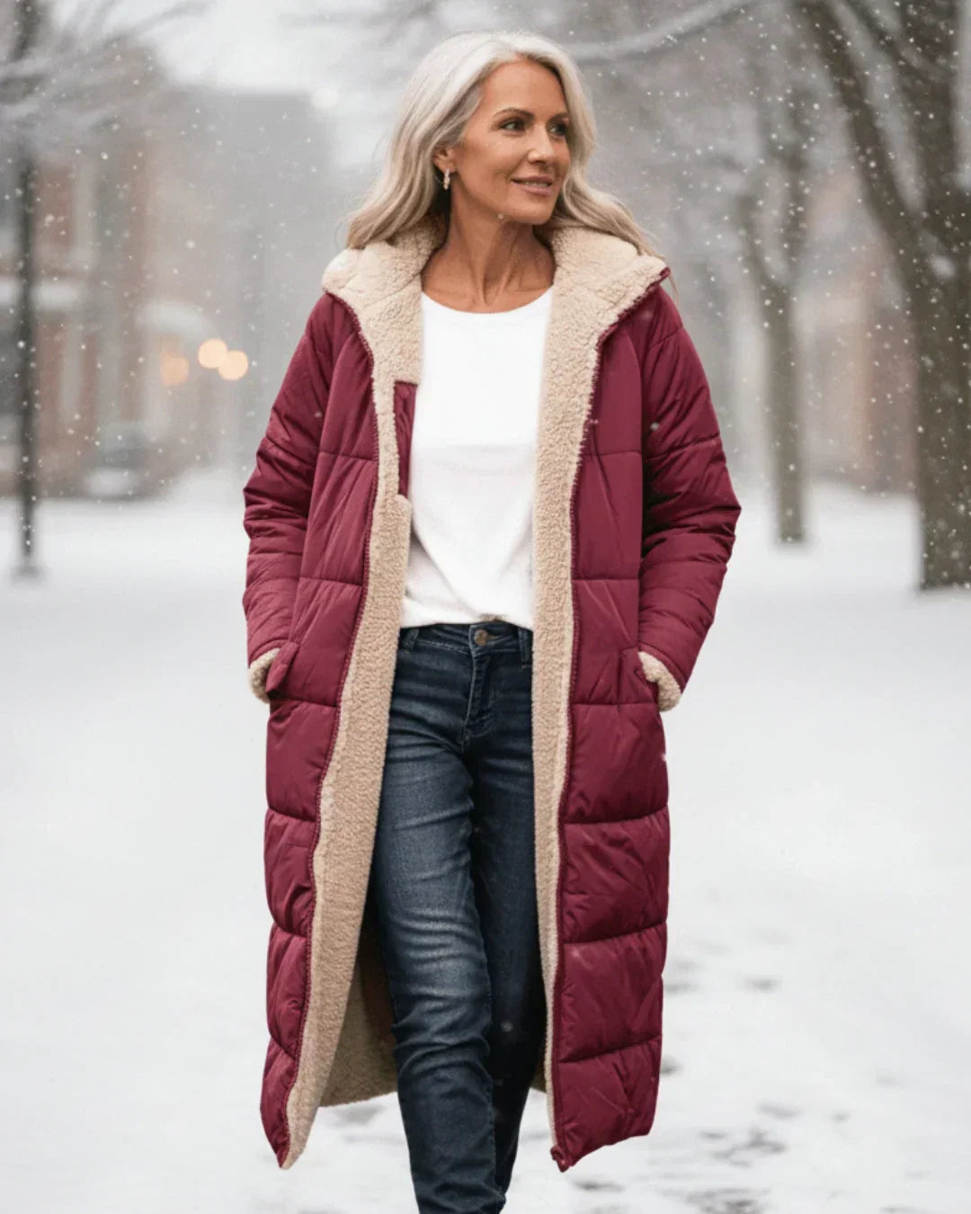 Manteau long matelassé réversible bordeaux, doublure beige en fausse fourrure.