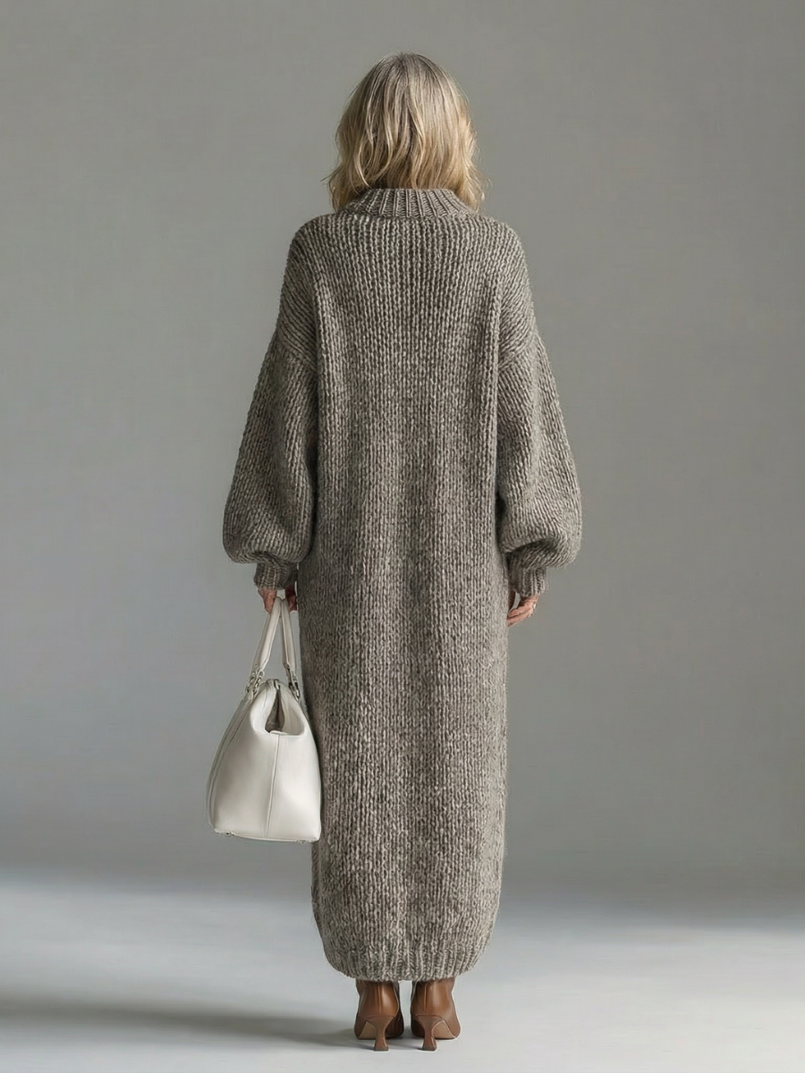 Robe longue en maille texturée gris foncé, vue de dos, encolure ronde côtelée.