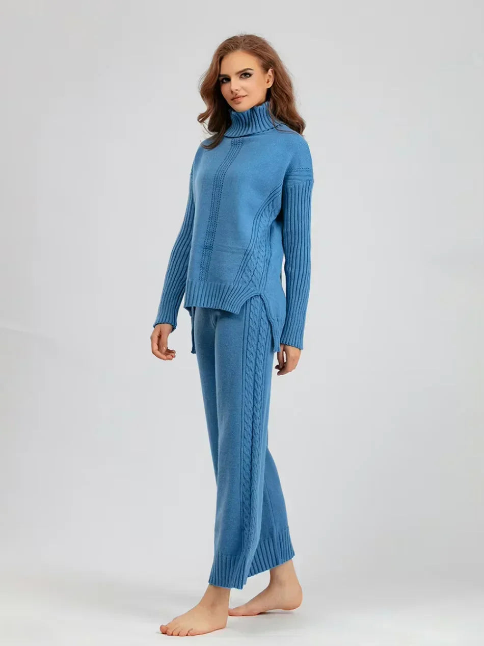 Ensemble tricot pour femme bleu : pull col roulé à motif ajouré vertical et pantalon long.