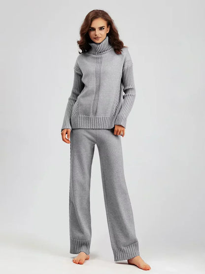 Ensemble tricot pour femme gris : pull col roulé zippé et pantalon long assorti.