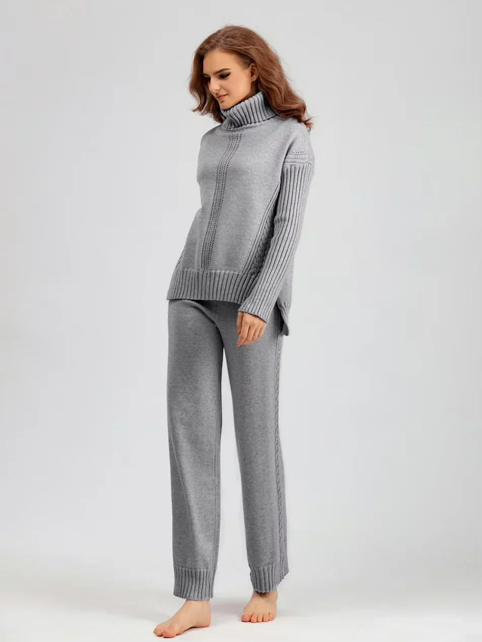Ensemble tricot pour femme gris : pull col roulé côtelé et pantalon droit, vue de côté.