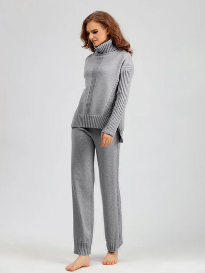 Ensemble tricot pour femme gris : pull col roulé côtelé et pantalon droit, vue de côté.