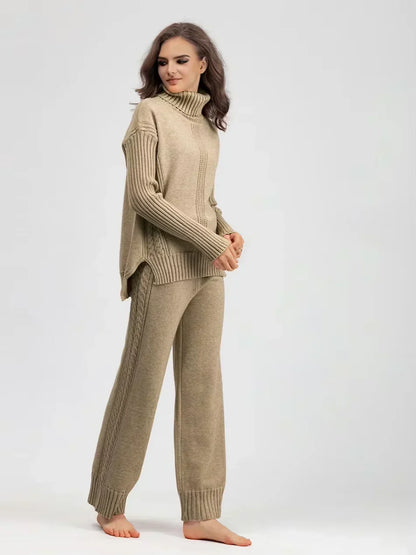 Ensemble tricot col roulé et pantalon long côtelé beige/kaki, ensemble assorti.