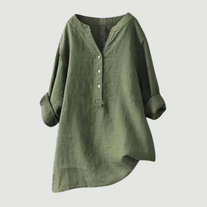 Chemise ample en lin vert olive, encolure en V, patte boutonnée, manches larges.