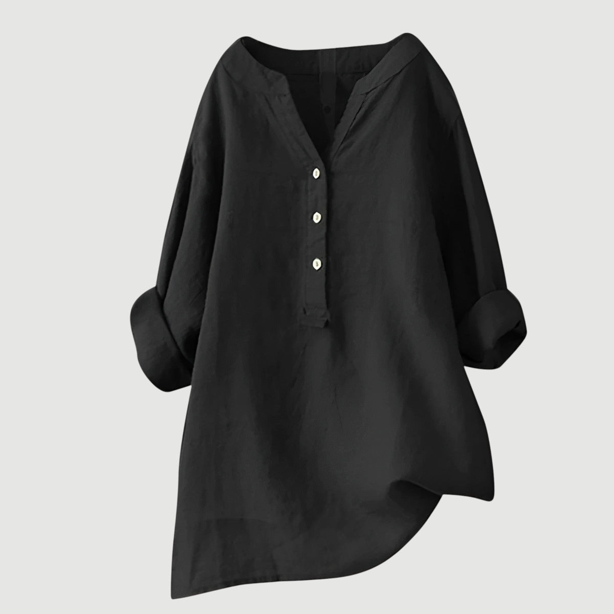 Chemise ample en lin noir, encolure en V, patte boutonnée, manches larges.