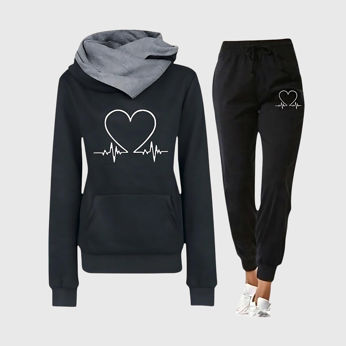 Ensemble sweat à capuche noir et jogging noir, motif cœur avec ligne de rythme cardiaque.