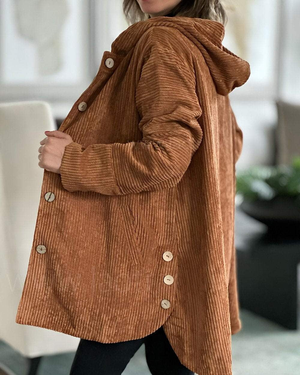 Veste en velours côtelé camel à capuche, manches longues, boutons décoratifs