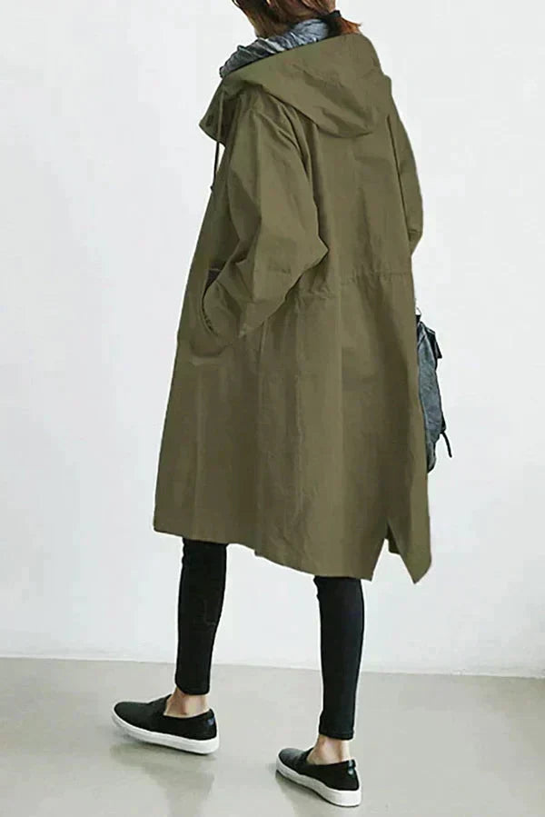 Trench-coat déperlant vert armée à capuche, coupe ample et poignets froncés