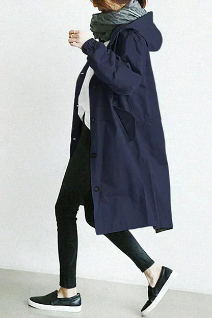 Trench-coat déperlant bleu marine à capuche, boutons noirs et manches bouffantes